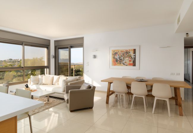 Apartamento em Tel Aviv - Jaffa - MAMAD Comfort Apt Terrace & View on the Hills by FeelHome Apartamento em Tel Aviv - Jaffa - MAMAD Comfort Apt Terrace & View on the Hills by FeelHome