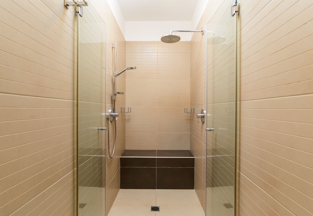 Apartamento em Tel Aviv - Jaffa - MAMAD Comfort Apt Terrace & View on the Hills by FeelHome Apartamento em Tel Aviv - Jaffa - MAMAD Comfort Apt Terrace & View on the Hills by FeelHome