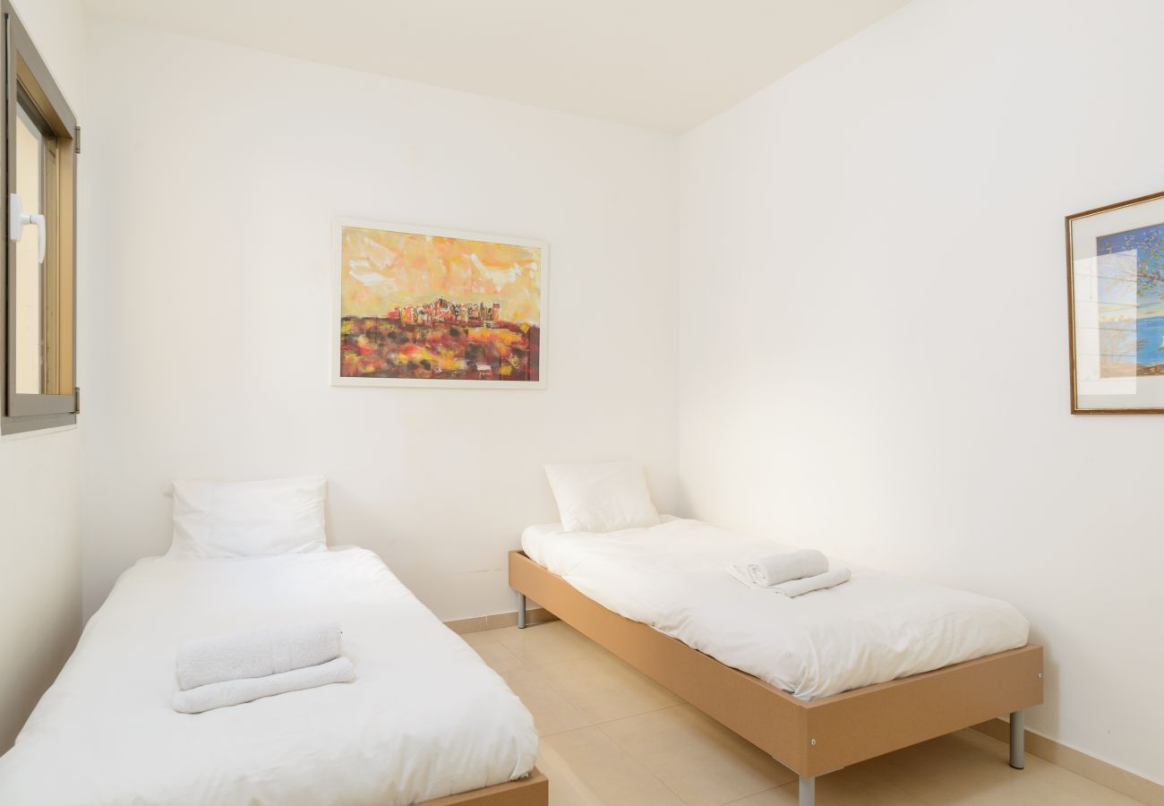 Apartamento em Tel Aviv - Jaffa - MAMAD Comfort Apt Terrace & View on the Hills by FeelHome Apartamento em Tel Aviv - Jaffa - MAMAD Comfort Apt Terrace & View on the Hills by FeelHome