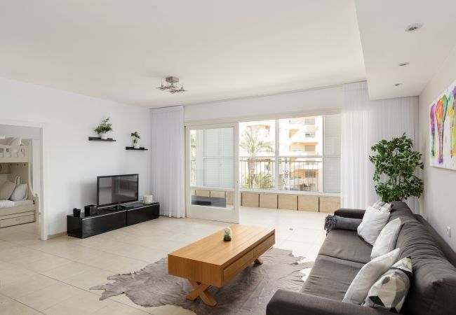 Apartamento em Netanya - Bright and Fresh Family Home near Beach by FeelHome