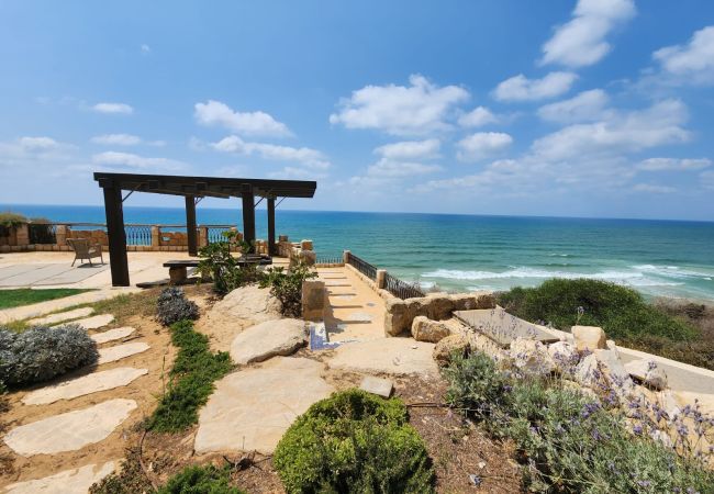 Villa em Beit Yanai - MAMAD Ultimate Luxury Villa & Wild Beach by FeelHome