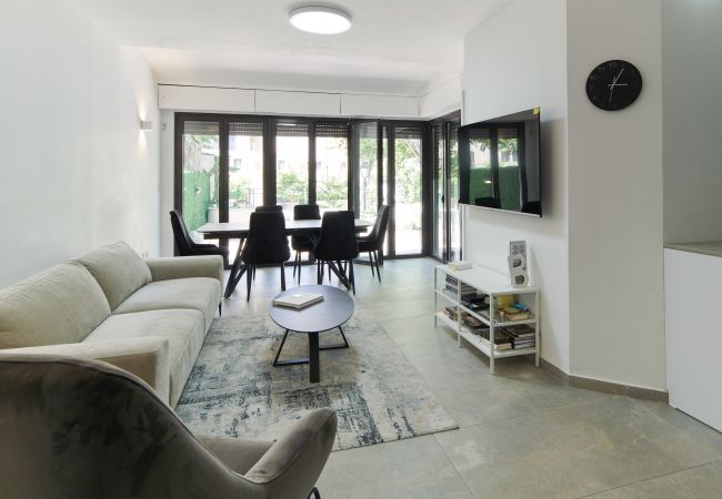 Apartamento em Jerusalem - MIKLAT 2 BR next to Old City with Patio by FeelHome Apartamento em Jerusalem - MIKLAT 2 BR next to Old City with Patio by FeelHome