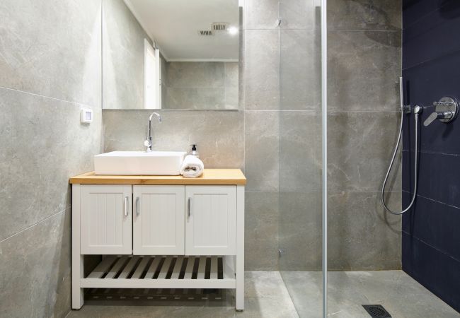 Apartamento em Jerusalem - MIKLAT 2 BR next to Old City with Patio by FeelHome Apartamento em Jerusalem - MIKLAT 2 BR next to Old City with Patio by FeelHome