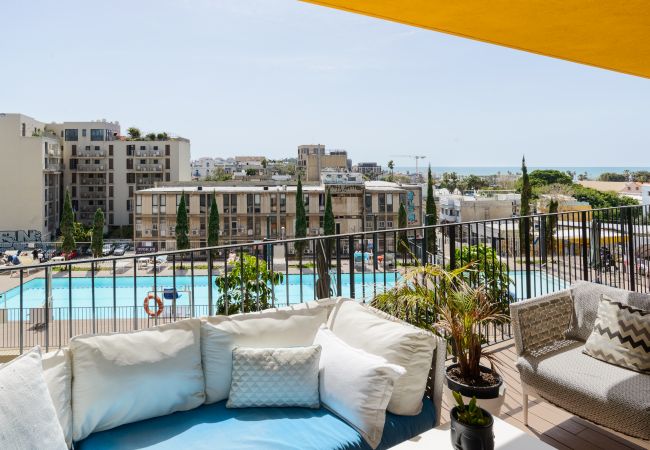Apartamento em Tel Aviv - Jaffa - MAMAD Bright & Chic Condo with Pool & Unique View by FeelHome Apartamento em Tel Aviv - Jaffa - MAMAD Bright & Chic Condo with Pool & Unique View by FeelHome