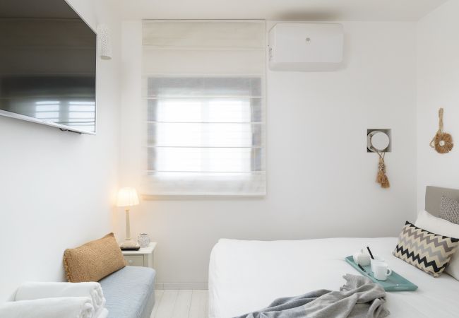 Apartamento em Tel Aviv - Jaffa - MAMAD Bright & Chic Condo with Pool & Unique View by FeelHome Apartamento em Tel Aviv - Jaffa - MAMAD Bright & Chic Condo with Pool & Unique View by FeelHome