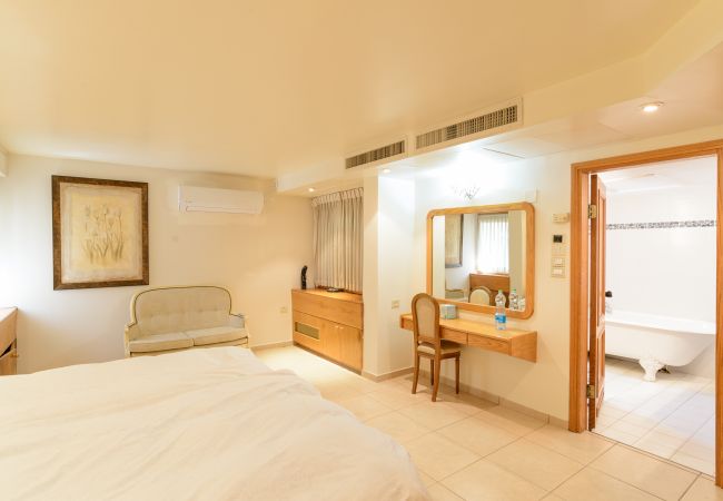 Villa em Netanya - MAMAD Coastal Mansion Private Pool in Netanya by FeelHome Villa em Netanya - MAMAD Coastal Mansion Private Pool in Netanya by FeelHome