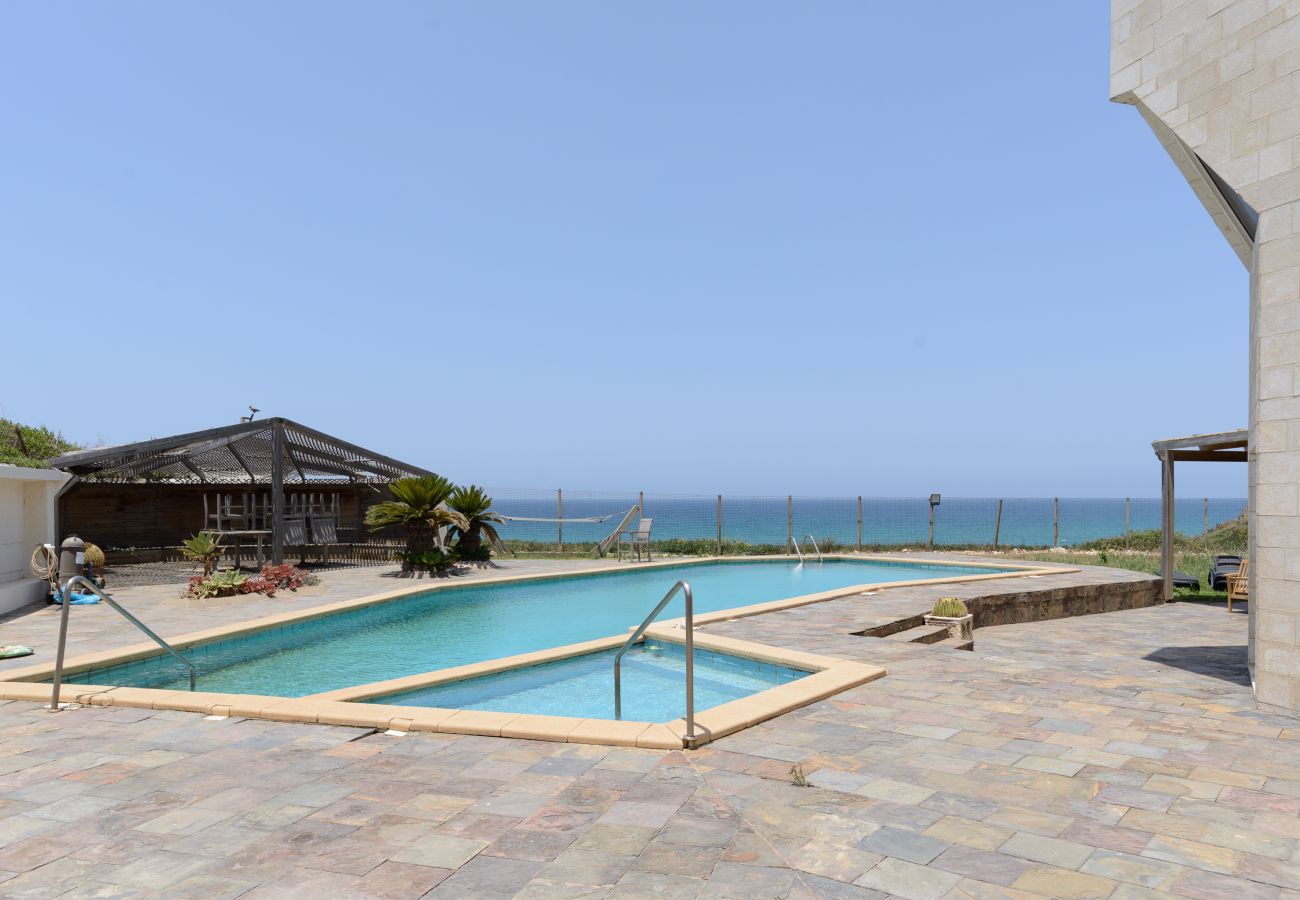 Villa em Netanya - MAMAD Coastal Mansion Private Pool in Netanya by FeelHome Villa em Netanya - MAMAD Coastal Mansion Private Pool in Netanya by FeelHome