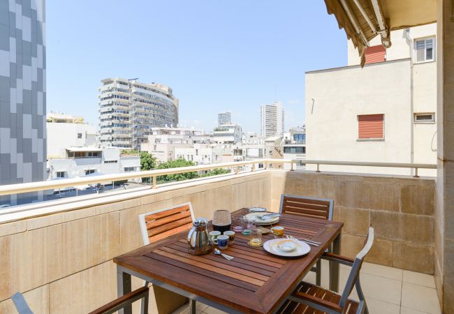 Apartamento em Tel Aviv - Jaffa - MAMAD Airy & Bright with Balcony & Parking steps from Beach by FeelHome Apartamento em Tel Aviv - Jaffa - MAMAD Airy & Bright with Balcony & Parking steps from Beach by FeelHome