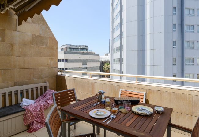Apartamento em Tel Aviv - Jaffa - MAMAD Airy & Bright with Balcony & Parking steps from Beach by FeelHome Apartamento em Tel Aviv - Jaffa - MAMAD Airy & Bright with Balcony & Parking steps from Beach by FeelHome