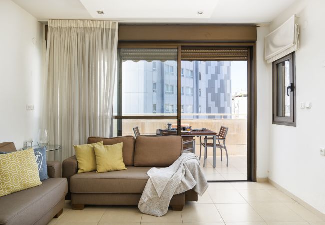 Apartamento em Tel Aviv - Jaffa - MAMAD Airy & Bright with Balcony & Parking steps from Beach by FeelHome Apartamento em Tel Aviv - Jaffa - MAMAD Airy & Bright with Balcony & Parking steps from Beach by FeelHome