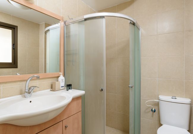 Apartamento em Tel Aviv - Jaffa - MAMAD Airy & Bright with Balcony & Parking steps from Beach by FeelHome Apartamento em Tel Aviv - Jaffa - MAMAD Airy & Bright with Balcony & Parking steps from Beach by FeelHome