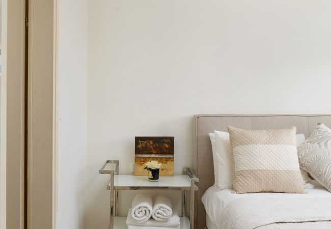 Apartamento em Tel Aviv - Jaffa - MAMAD Airy & Bright with Balcony & Parking steps from Beach by FeelHome Apartamento em Tel Aviv - Jaffa - MAMAD Airy & Bright with Balcony & Parking steps from Beach by FeelHome