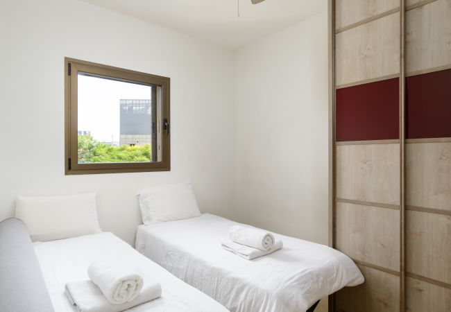 Apartamento em Tel Aviv - Jaffa - MAMAD Airy & Bright with Balcony & Parking steps from Beach by FeelHome Apartamento em Tel Aviv - Jaffa - MAMAD Airy & Bright with Balcony & Parking steps from Beach by FeelHome