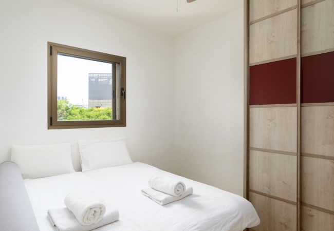 Apartamento em Tel Aviv - Jaffa - MAMAD Airy & Bright with Balcony & Parking steps from Beach by FeelHome Apartamento em Tel Aviv - Jaffa - MAMAD Airy & Bright with Balcony & Parking steps from Beach by FeelHome
