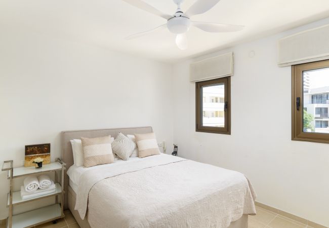Apartamento em Tel Aviv - Jaffa - MAMAD Airy & Bright with Balcony & Parking steps from Beach by FeelHome Apartamento em Tel Aviv - Jaffa - MAMAD Airy & Bright with Balcony & Parking steps from Beach by FeelHome