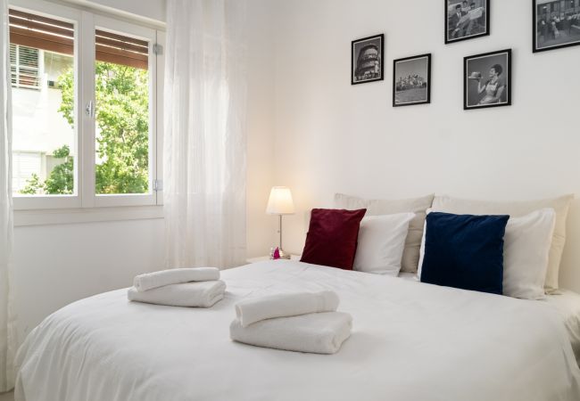 Apartamento em Tel Aviv - Jaffa - MIKLAT Classic Bauhaus 1Br with Balcony on Sheinkin Street by FeelHome Apartamento em Tel Aviv - Jaffa - MIKLAT Classic Bauhaus 1Br with Balcony on Sheinkin Street by FeelHome