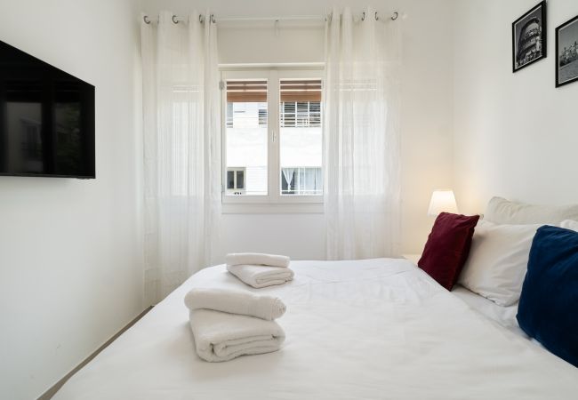 Apartamento em Tel Aviv - Jaffa - MIKLAT Classic Bauhaus 1Br with Balcony on Sheinkin Street by FeelHome Apartamento em Tel Aviv - Jaffa - MIKLAT Classic Bauhaus 1Br with Balcony on Sheinkin Street by FeelHome