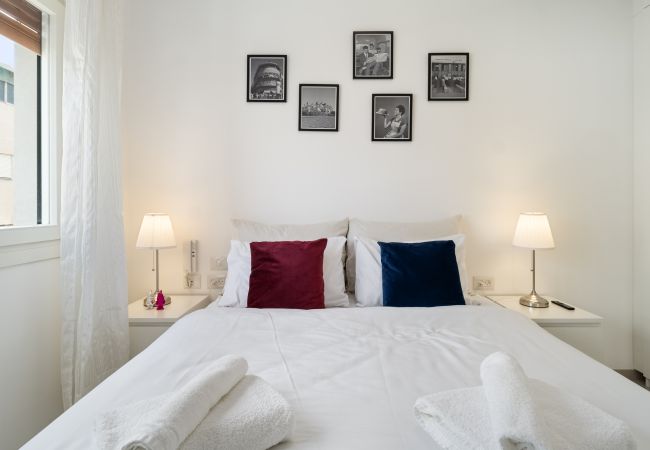 Apartamento em Tel Aviv - Jaffa - MIKLAT Classic Bauhaus 1Br with Balcony on Sheinkin Street by FeelHome Apartamento em Tel Aviv - Jaffa - MIKLAT Classic Bauhaus 1Br with Balcony on Sheinkin Street by FeelHome