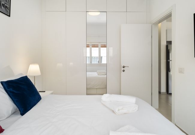 Apartamento em Tel Aviv - Jaffa - MIKLAT Classic Bauhaus 1Br with Balcony on Sheinkin Street by FeelHome Apartamento em Tel Aviv - Jaffa - MIKLAT Classic Bauhaus 1Br with Balcony on Sheinkin Street by FeelHome