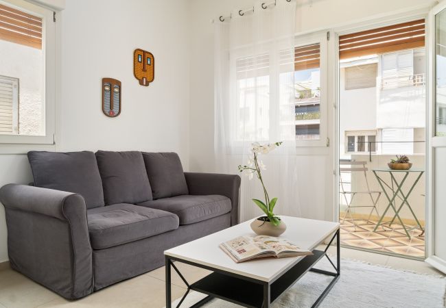 Apartamento em Tel Aviv - Jaffa - MIKLAT Classic Bauhaus 1Br with Balcony on Sheinkin Street by FeelHome Apartamento em Tel Aviv - Jaffa - MIKLAT Classic Bauhaus 1Br with Balcony on Sheinkin Street by FeelHome