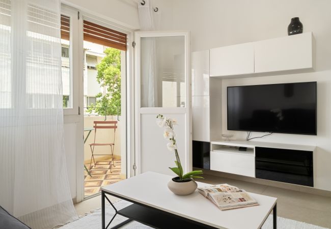 Apartamento em Tel Aviv - Jaffa - MIKLAT Classic Bauhaus 1Br with Balcony on Sheinkin Street by FeelHome Apartamento em Tel Aviv - Jaffa - MIKLAT Classic Bauhaus 1Br with Balcony on Sheinkin Street by FeelHome