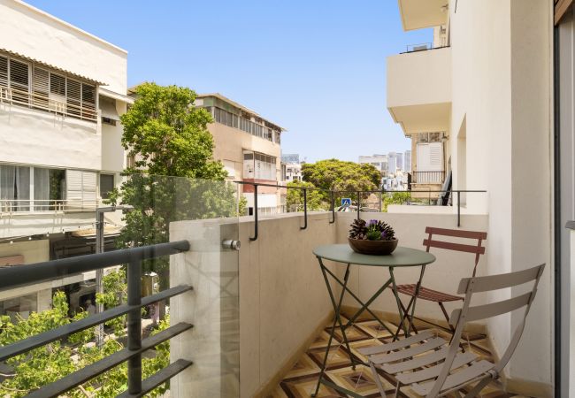 Apartamento em Tel Aviv - Jaffa - MIKLAT Classic Bauhaus 1Br with Balcony on Sheinkin Street by FeelHome Apartamento em Tel Aviv - Jaffa - MIKLAT Classic Bauhaus 1Br with Balcony on Sheinkin Street by FeelHome