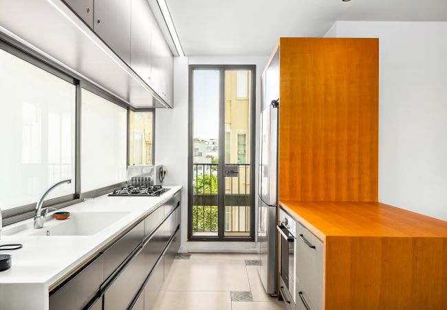 Apartamento em Tel Aviv - Jaffa - MIKLAT Bograshov 3BR with open View by FeelHome Apartamento em Tel Aviv - Jaffa - MIKLAT Bograshov 3BR with open View by FeelHome