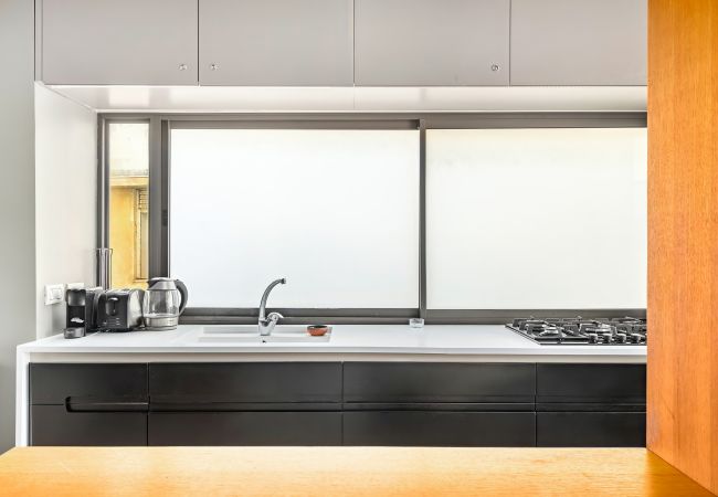 Apartamento em Tel Aviv - Jaffa - MIKLAT Bograshov 3BR with open View by FeelHome Apartamento em Tel Aviv - Jaffa - MIKLAT Bograshov 3BR with open View by FeelHome