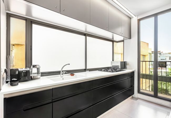 Apartamento em Tel Aviv - Jaffa - MIKLAT Bograshov 3BR with open View by FeelHome Apartamento em Tel Aviv - Jaffa - MIKLAT Bograshov 3BR with open View by FeelHome