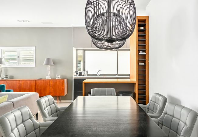 Apartamento em Tel Aviv - Jaffa - MIKLAT Bograshov 3BR with open View by FeelHome Apartamento em Tel Aviv - Jaffa - MIKLAT Bograshov 3BR with open View by FeelHome