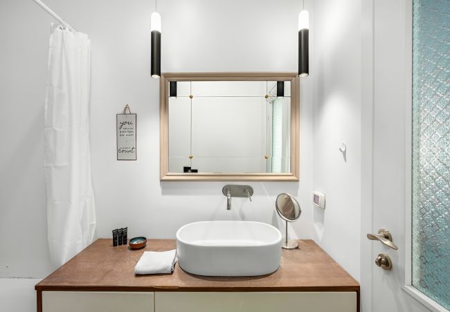 Apartamento em Tel Aviv - Jaffa - MIKLAT Bograshov 3BR with open View by FeelHome Apartamento em Tel Aviv - Jaffa - MIKLAT Bograshov 3BR with open View by FeelHome