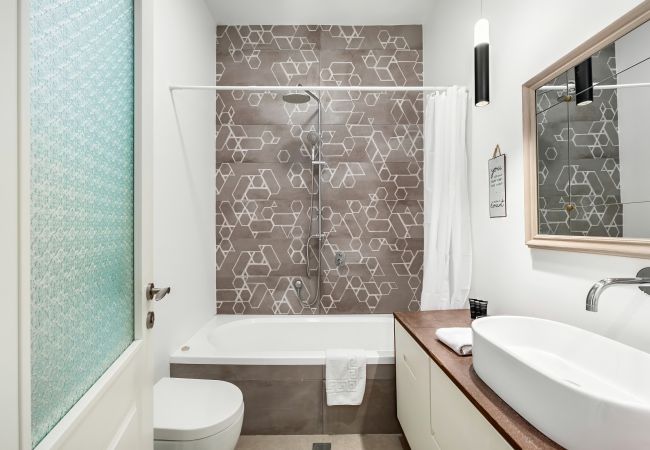 Apartamento em Tel Aviv - Jaffa - MIKLAT Bograshov 3BR with open View by FeelHome Apartamento em Tel Aviv - Jaffa - MIKLAT Bograshov 3BR with open View by FeelHome