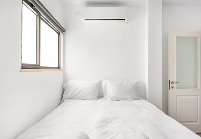 Apartamento em Tel Aviv - Jaffa - MIKLAT Bograshov 3BR with open View by FeelHome Apartamento em Tel Aviv - Jaffa - MIKLAT Bograshov 3BR with open View by FeelHome