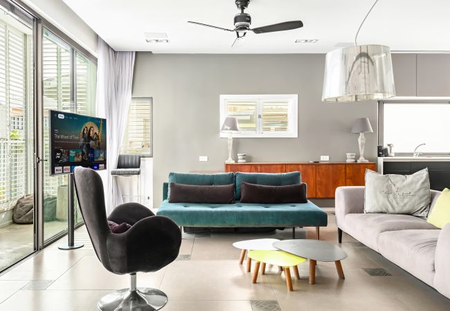 Apartamento em Tel Aviv - Jaffa - MIKLAT Bograshov 3BR with open View by FeelHome Apartamento em Tel Aviv - Jaffa - MIKLAT Bograshov 3BR with open View by FeelHome