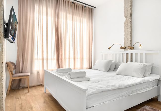 Apartamento em Tel Aviv - Jaffa - MIKLAT Bograshov 3BR with open View by FeelHome Apartamento em Tel Aviv - Jaffa - MIKLAT Bograshov 3BR with open View by FeelHome