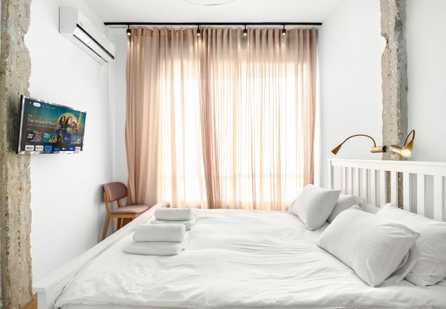 Apartamento em Tel Aviv - Jaffa - MIKLAT Bograshov 3BR with open View by FeelHome Apartamento em Tel Aviv - Jaffa - MIKLAT Bograshov 3BR with open View by FeelHome