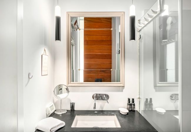 Apartamento em Tel Aviv - Jaffa - MIKLAT Bograshov 3BR with open View by FeelHome Apartamento em Tel Aviv - Jaffa - MIKLAT Bograshov 3BR with open View by FeelHome