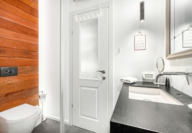 Apartamento em Tel Aviv - Jaffa - MIKLAT Bograshov 3BR with open View by FeelHome Apartamento em Tel Aviv - Jaffa - MIKLAT Bograshov 3BR with open View by FeelHome