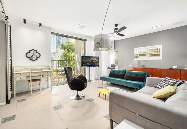 Apartamento em Tel Aviv - Jaffa - MIKLAT Bograshov 3BR with open View by FeelHome Apartamento em Tel Aviv - Jaffa - MIKLAT Bograshov 3BR with open View by FeelHome
