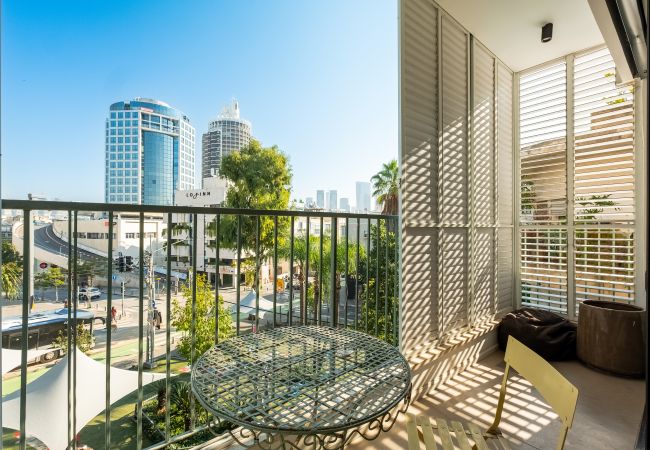 Apartamento em Tel Aviv - Jaffa - MIKLAT Bograshov 3BR with open View by FeelHome Apartamento em Tel Aviv - Jaffa - MIKLAT Bograshov 3BR with open View by FeelHome