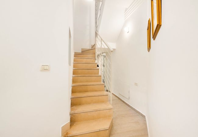 Apartamento em Tel Aviv - Jaffa - MAMAD Designer Gem Secret Patio & Jacuzzi Near Beach by FeelHome Apartamento em Tel Aviv - Jaffa - MAMAD Designer Gem Secret Patio & Jacuzzi Near Beach by FeelHome