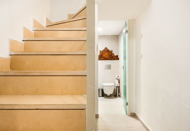 Apartamento em Tel Aviv - Jaffa - MAMAD Designer Gem Secret Patio & Jacuzzi Near Beach by FeelHome Apartamento em Tel Aviv - Jaffa - MAMAD Designer Gem Secret Patio & Jacuzzi Near Beach by FeelHome