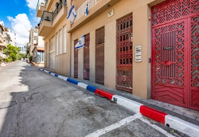 Apartamento em Tel Aviv - Jaffa - MAMAD Designer Gem Secret Patio & Jacuzzi Near Beach by FeelHome Apartamento em Tel Aviv - Jaffa - MAMAD Designer Gem Secret Patio & Jacuzzi Near Beach by FeelHome