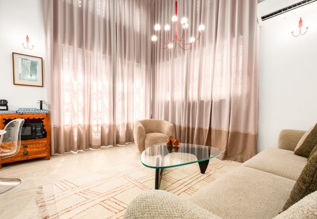 Apartamento em Tel Aviv - Jaffa - MAMAD Designer Gem Secret Patio & Jacuzzi Near Beach by FeelHome Apartamento em Tel Aviv - Jaffa - MAMAD Designer Gem Secret Patio & Jacuzzi Near Beach by FeelHome