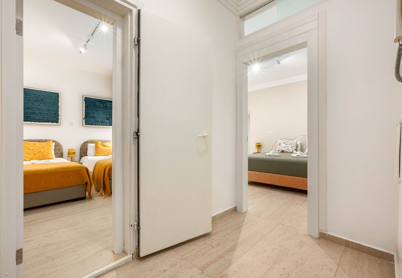 Apartamento em Tel Aviv - Jaffa - MAMAD Designer Gem Secret Patio & Jacuzzi Near Beach by FeelHome Apartamento em Tel Aviv - Jaffa - MAMAD Designer Gem Secret Patio & Jacuzzi Near Beach by FeelHome