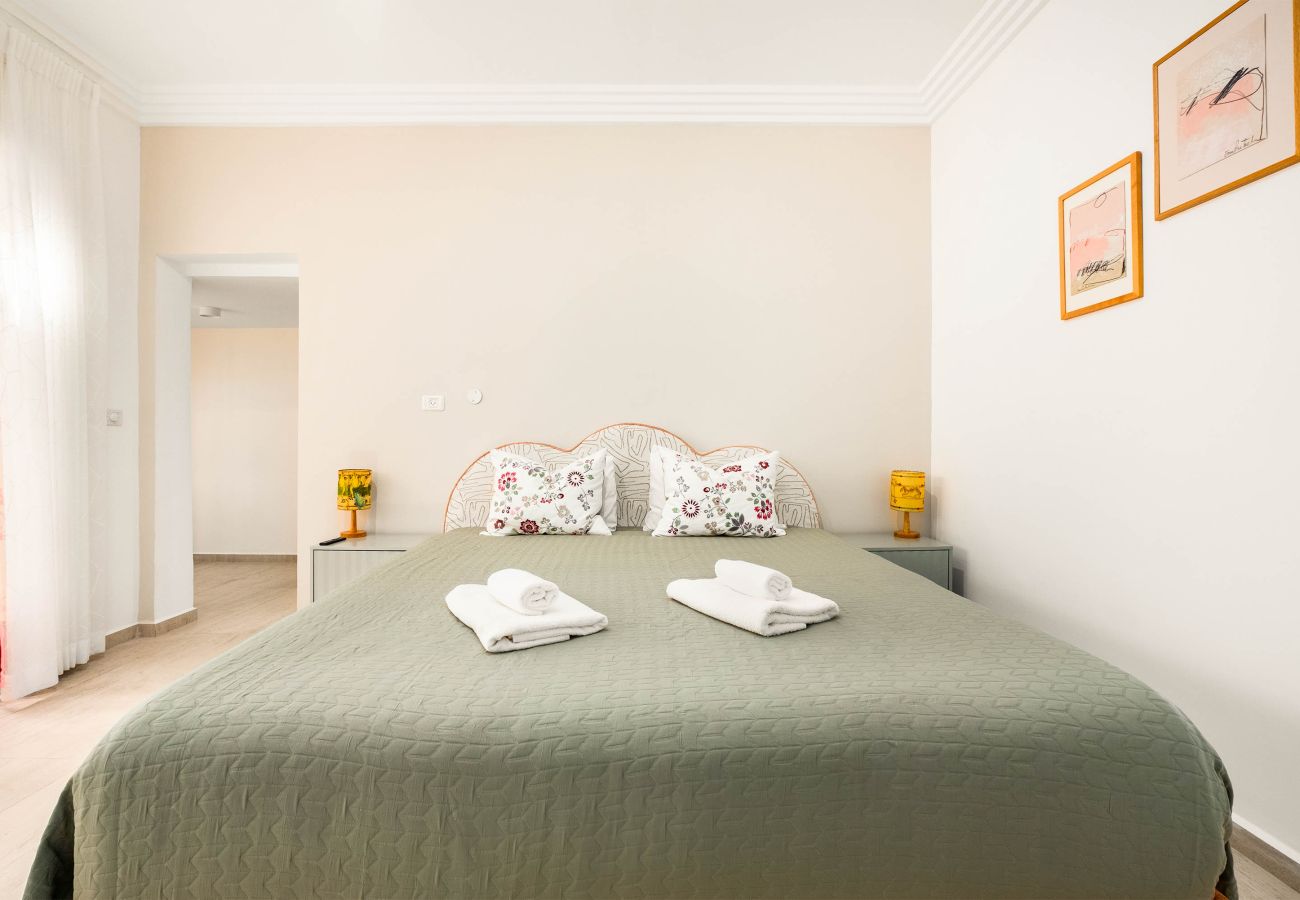 Apartamento em Tel Aviv - Jaffa - MAMAD Designer Gem Secret Patio & Jacuzzi Near Beach by FeelHome Apartamento em Tel Aviv - Jaffa - MAMAD Designer Gem Secret Patio & Jacuzzi Near Beach by FeelHome