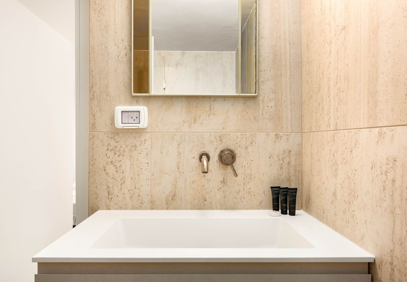 Apartamento em Tel Aviv - Jaffa - MAMAD Designer Gem Secret Patio & Jacuzzi Near Beach by FeelHome Apartamento em Tel Aviv - Jaffa - MAMAD Designer Gem Secret Patio & Jacuzzi Near Beach by FeelHome