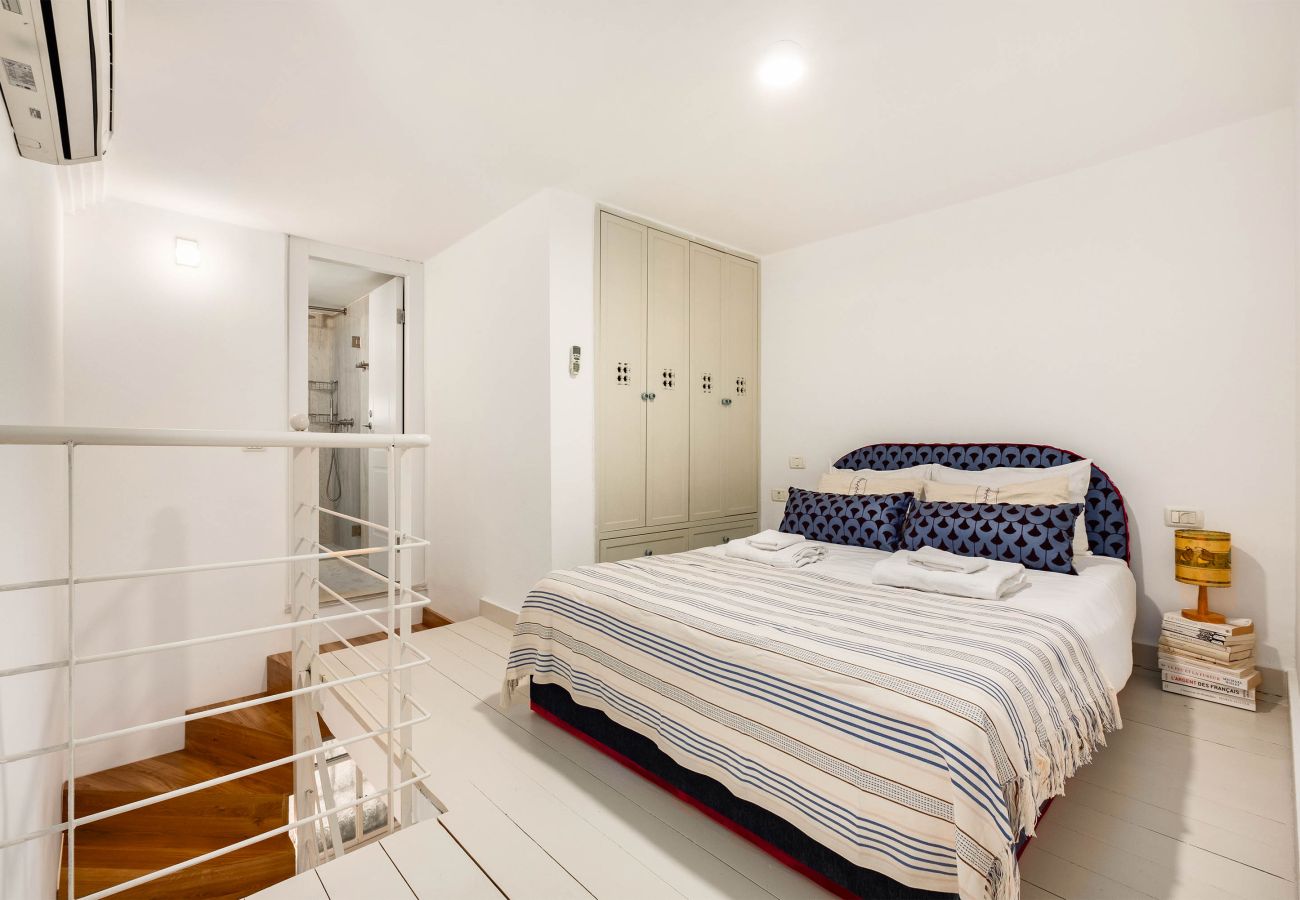 Apartamento em Tel Aviv - Jaffa - MAMAD Designer Gem Secret Patio & Jacuzzi Near Beach by FeelHome Apartamento em Tel Aviv - Jaffa - MAMAD Designer Gem Secret Patio & Jacuzzi Near Beach by FeelHome