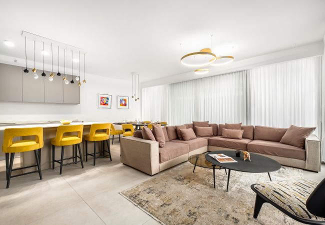 Apartamento em Tel Aviv - Jaffa - MAMAD Luxury 3BR Next to Geula Beach by FeelHome Apartamento em Tel Aviv - Jaffa - MAMAD Luxury 3BR Next to Geula Beach by FeelHome