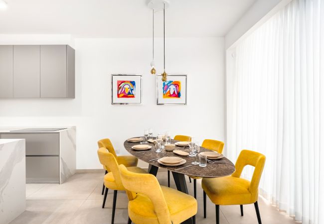 Apartamento em Tel Aviv - Jaffa - MAMAD Luxury 3BR Next to Geula Beach by FeelHome Apartamento em Tel Aviv - Jaffa - MAMAD Luxury 3BR Next to Geula Beach by FeelHome